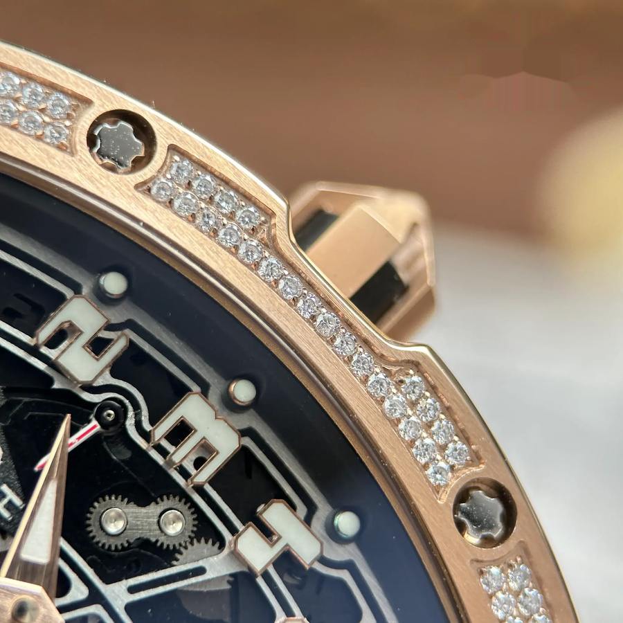 Reloj réplica: Richard Mille RM67-01, oro rosa, extraplano, engaste parcial, moissanitas, 38,7 mm X 47,5 mm — lujoso – Foto 8