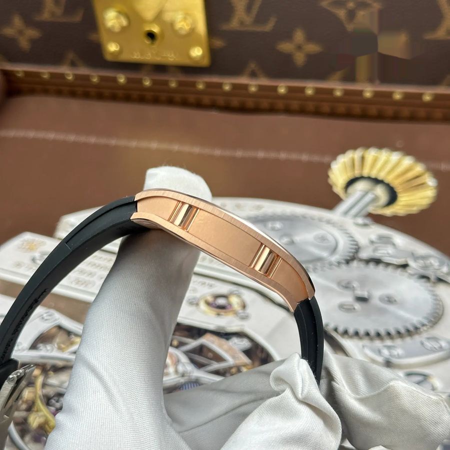 Reloj réplica: Richard Mille RM67-01, oro rosa, extraplano, engaste parcial, moissanitas, 38,7 mm X 47,5 mm — lujoso – Foto 11