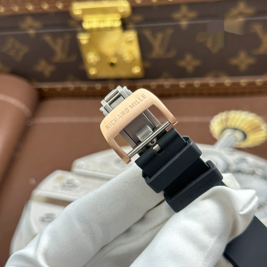 Reloj réplica: Richard Mille RM67-01, oro rosa, extraplano, engaste parcial, moissanitas, 38,7 mm X 47,5 mm — lujoso – Foto 14